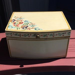 Jewelry box